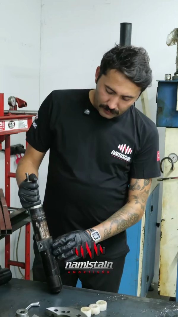 Amortisör tamirinde kapama işleminin doğru ve kontrollü yapılması, işlemin uzun ömürlü olm